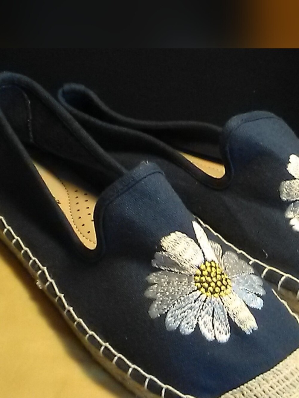 NWOT Coldwater Creek Navy Canvas Espadrilles with Daisy Embroidery SZ. 7.5